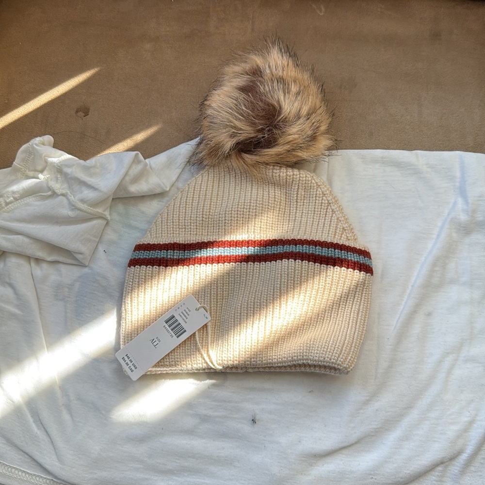 NWT Anthroplogie Beige Knit Beanie with Pom Pom - Picture 2 of 3